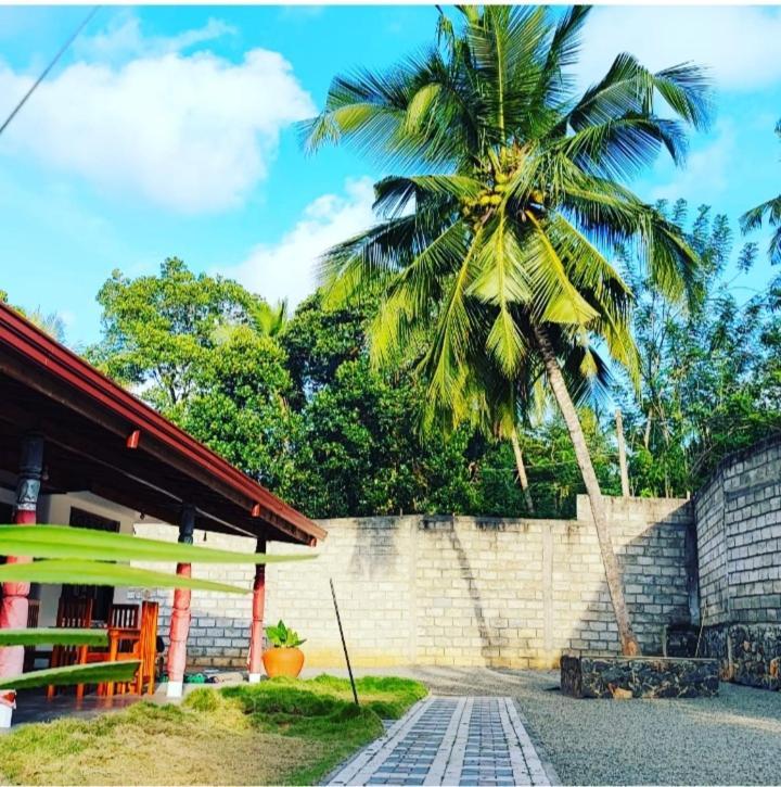 Tharurashmi Sea Pond Villa & Surf Hostel - Hiriketiya Dikwella Exterior foto